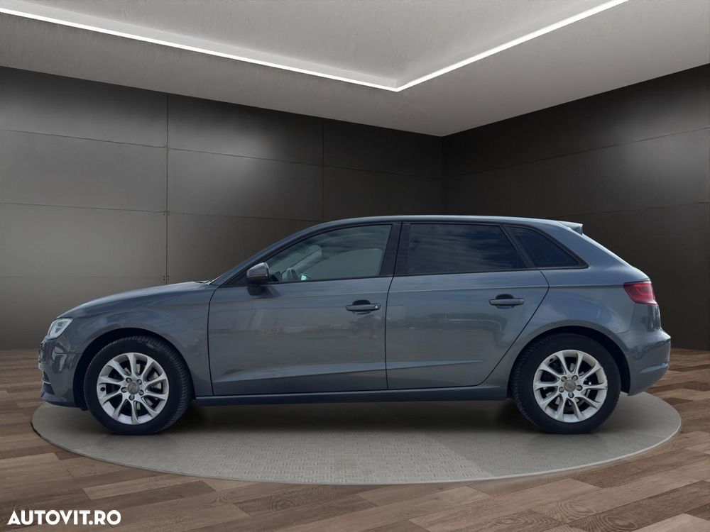 Audi A3 1.6 TDI Sportback S tronic Ambiente - 16