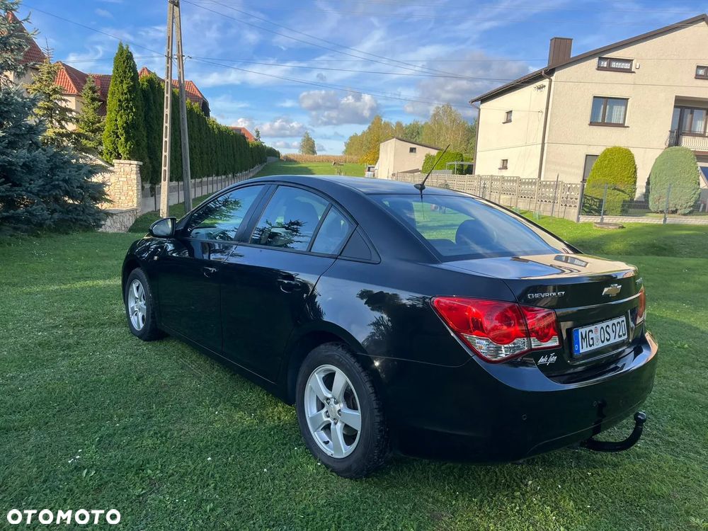Chevrolet Cruze 1.6 LS - 3