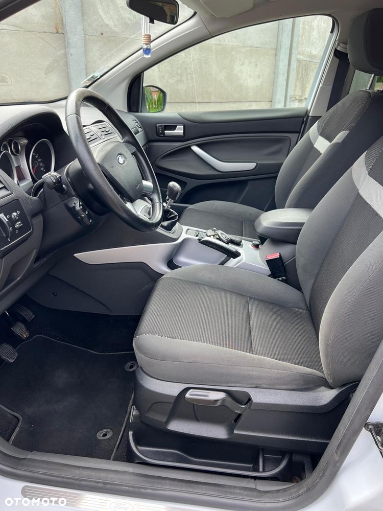 Ford Kuga - 11