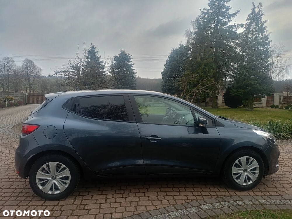 Renault Clio 1.2 16V 75 Limited - 8