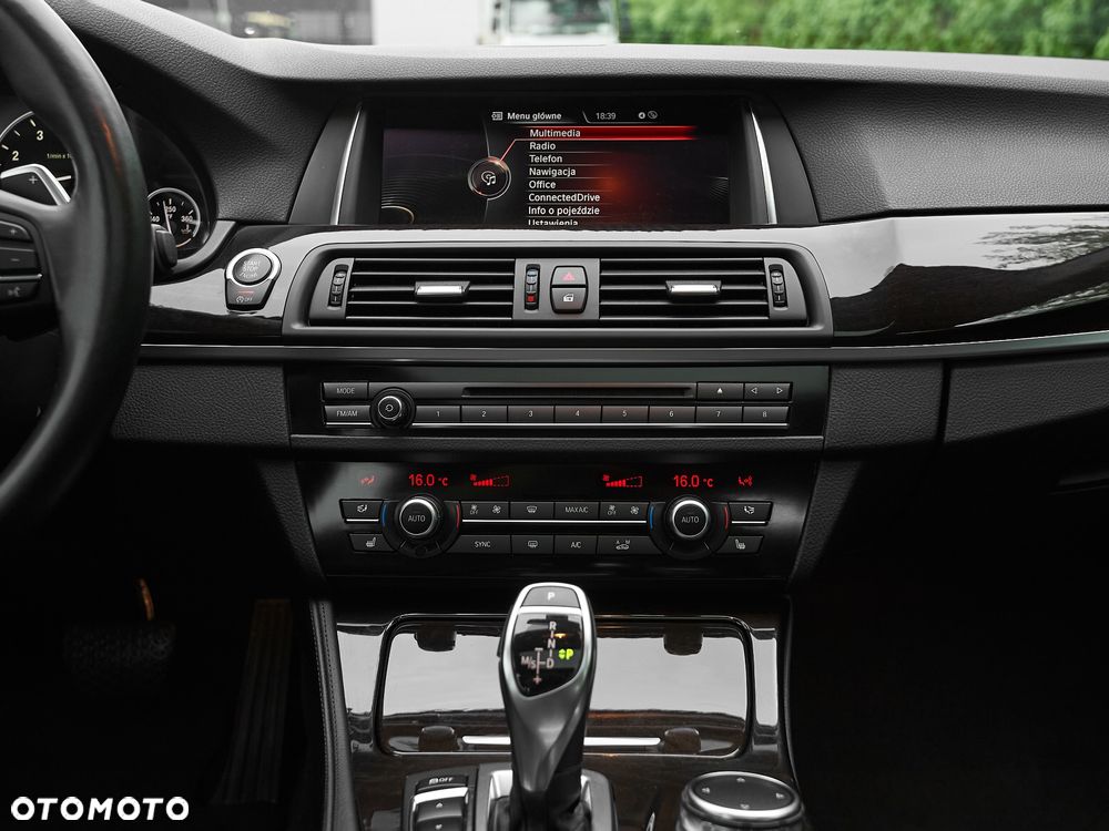 BMW Seria 5 528i xDrive - 33