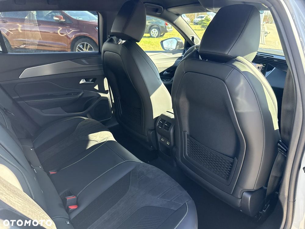 Peugeot 408 HYBRID 145 e-DSC6 GT - 15