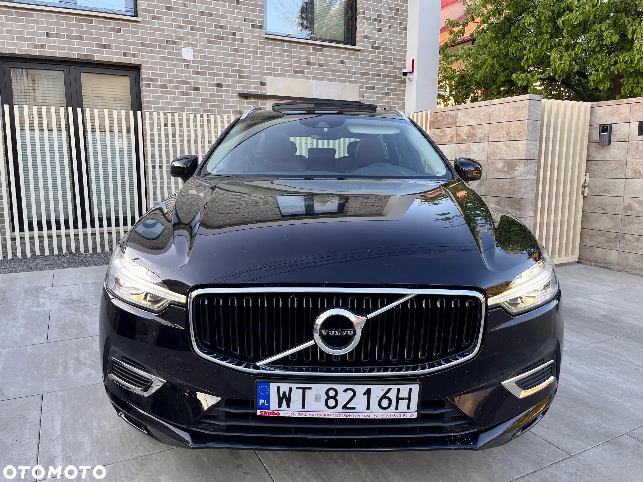 Volvo XC 60 T8 AWD Plug-In Hybrid Momentum - 2