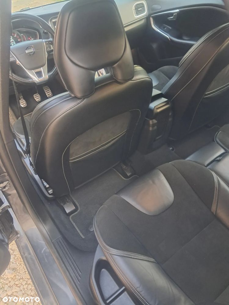 Volvo V40 D2 R-Design - 14