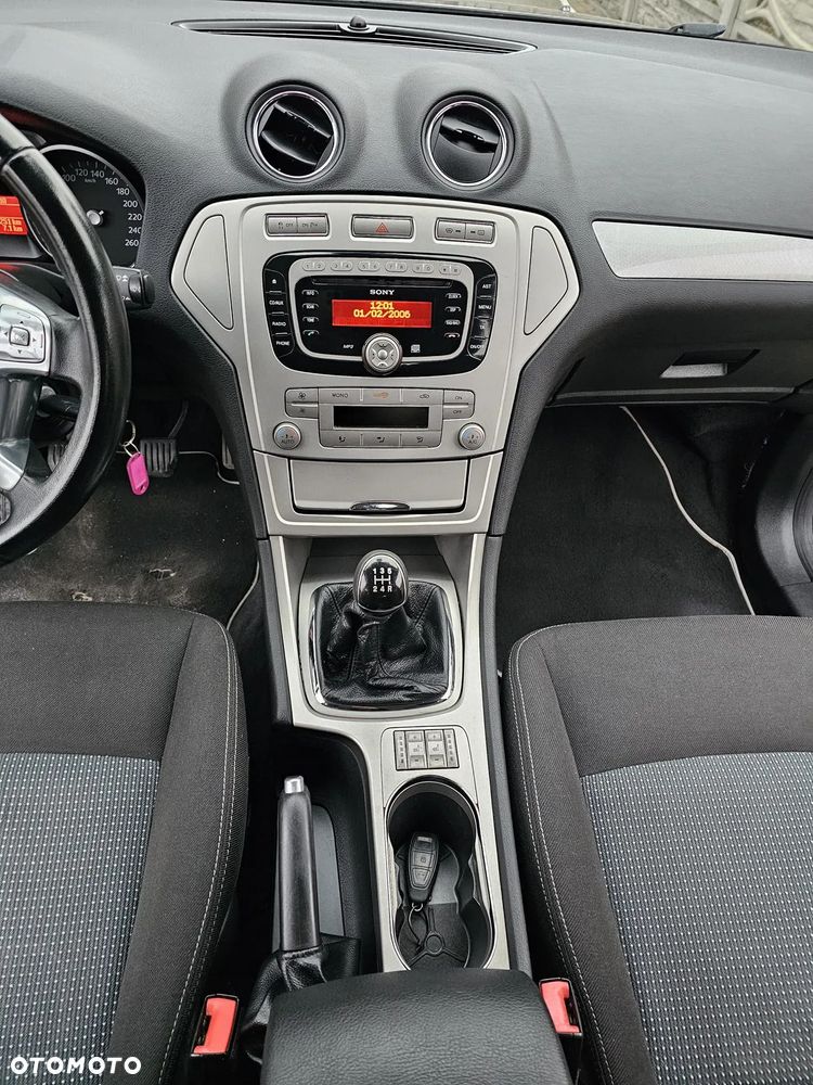 Ford Mondeo 2.0 Trend - 31