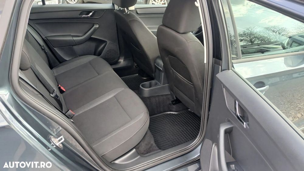 Skoda RAPID 1.2 TSI Ambition DSG - 6