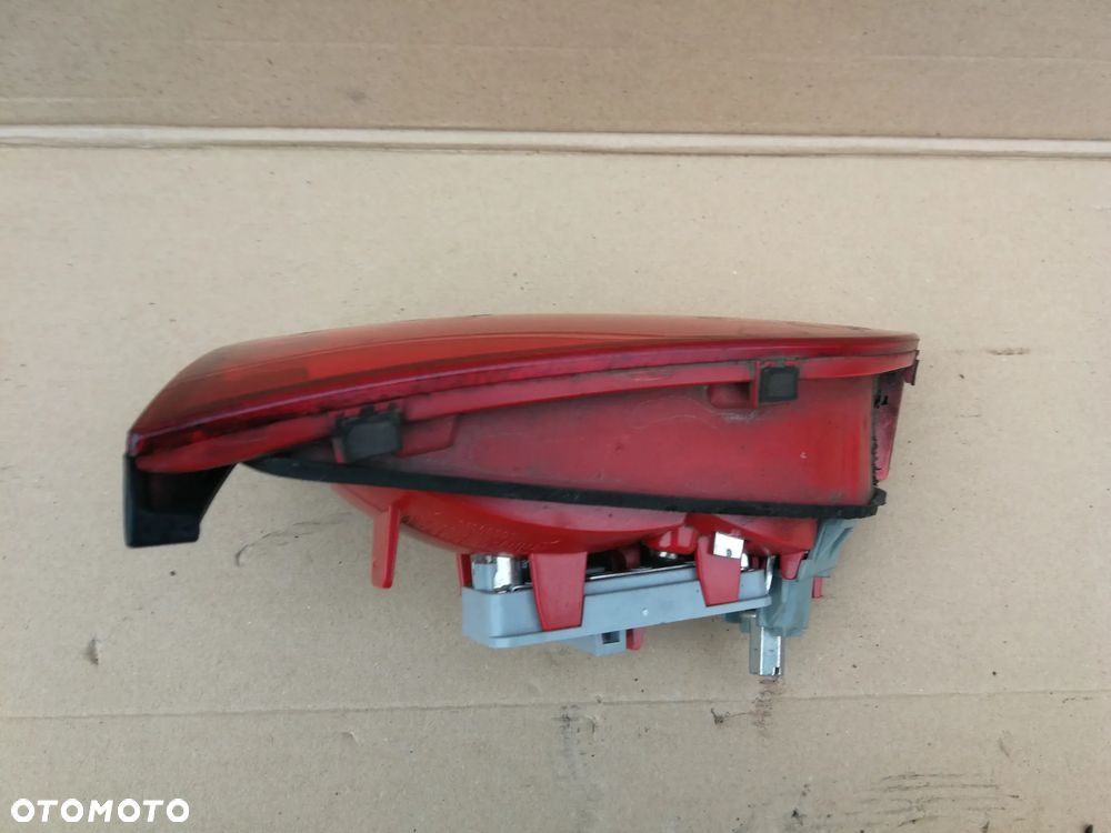 Audi A4 B8 kombi lampa tył prawa w klapę - 7
