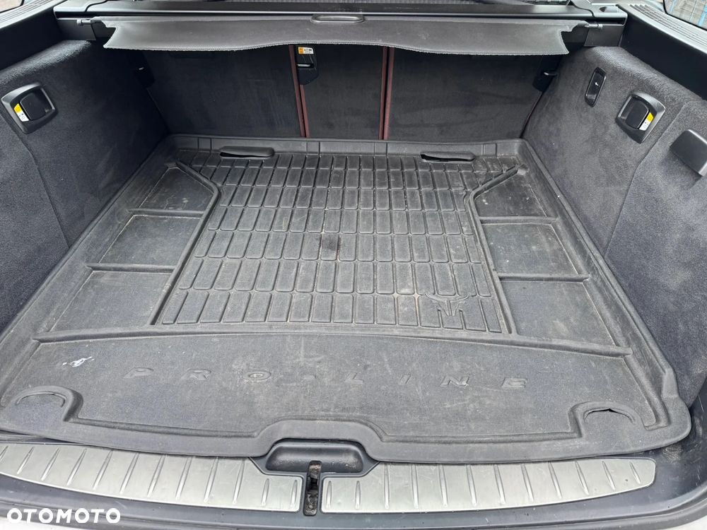 BMW Seria 5 525d xDrive - 13