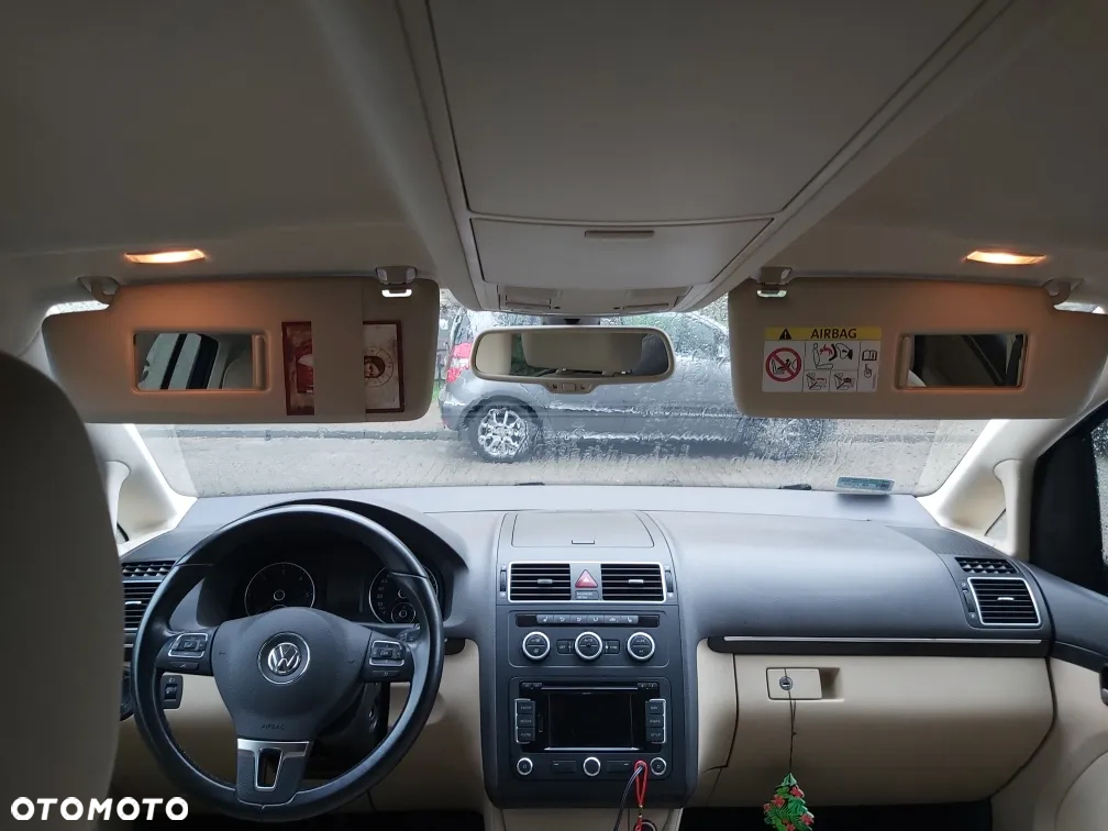 Volkswagen Touran - 12