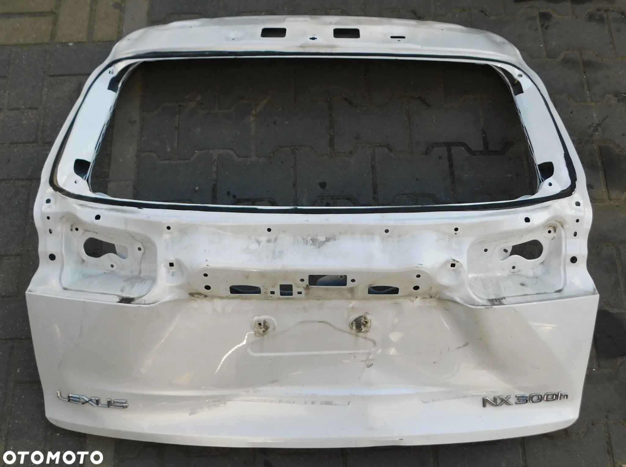 klapa bagażnika LEXUS NX300H NX 300H - 1