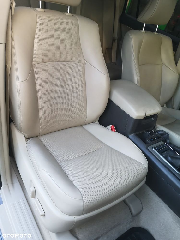 Toyota Land Cruiser LC 2.8 D-4D Premium - 26