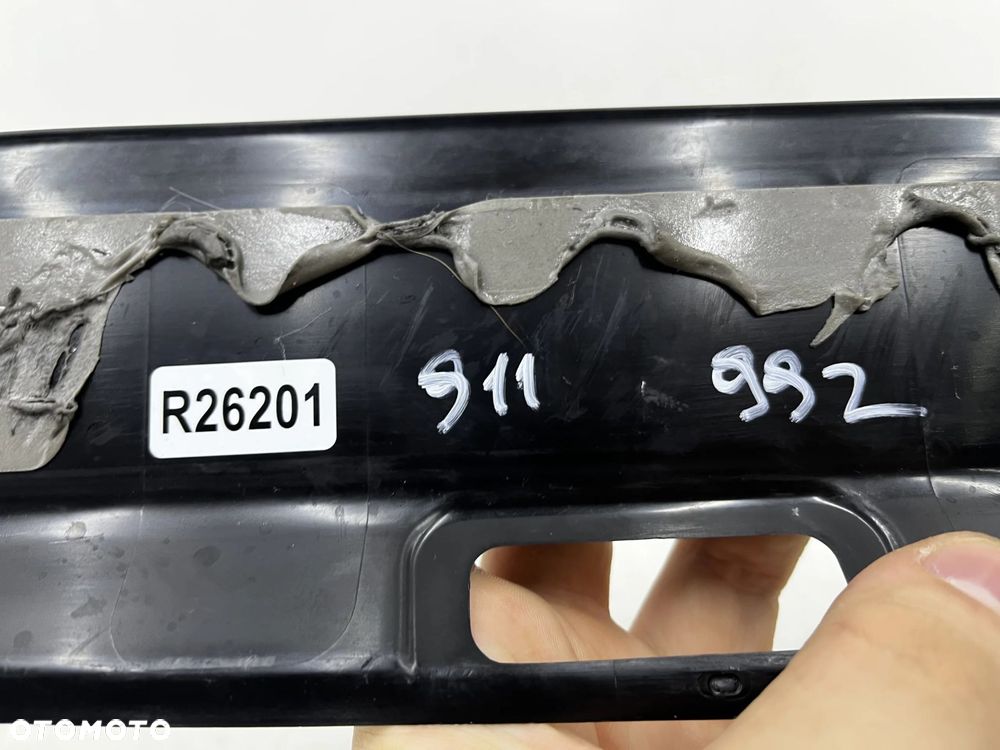 Nakładka progu Porsche 911 992 Targa 4 GTS 19r.- lewa wewnętrzna listwa progowa SATYNA oryginalna 99 - 13