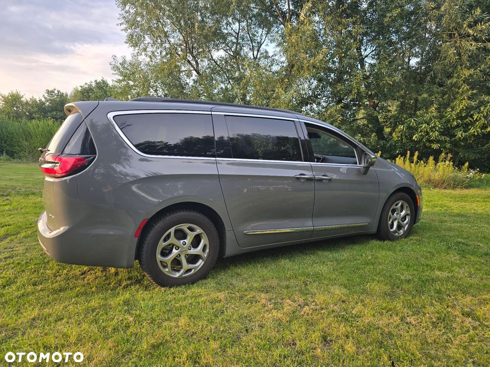 Chrysler Pacifica - 36