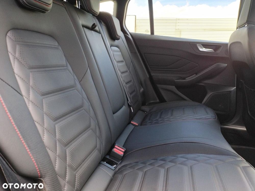 Ford Focus 1.0 EcoBoost Hybrid ST-LINE X - 32
