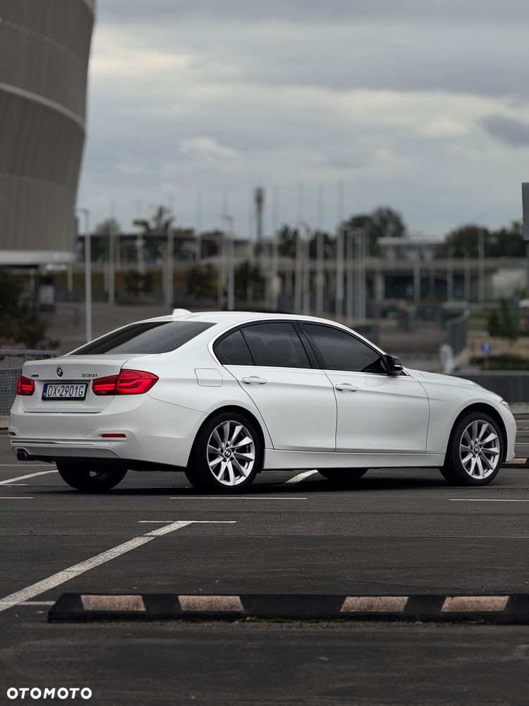 BMW Seria 3 330i - 4