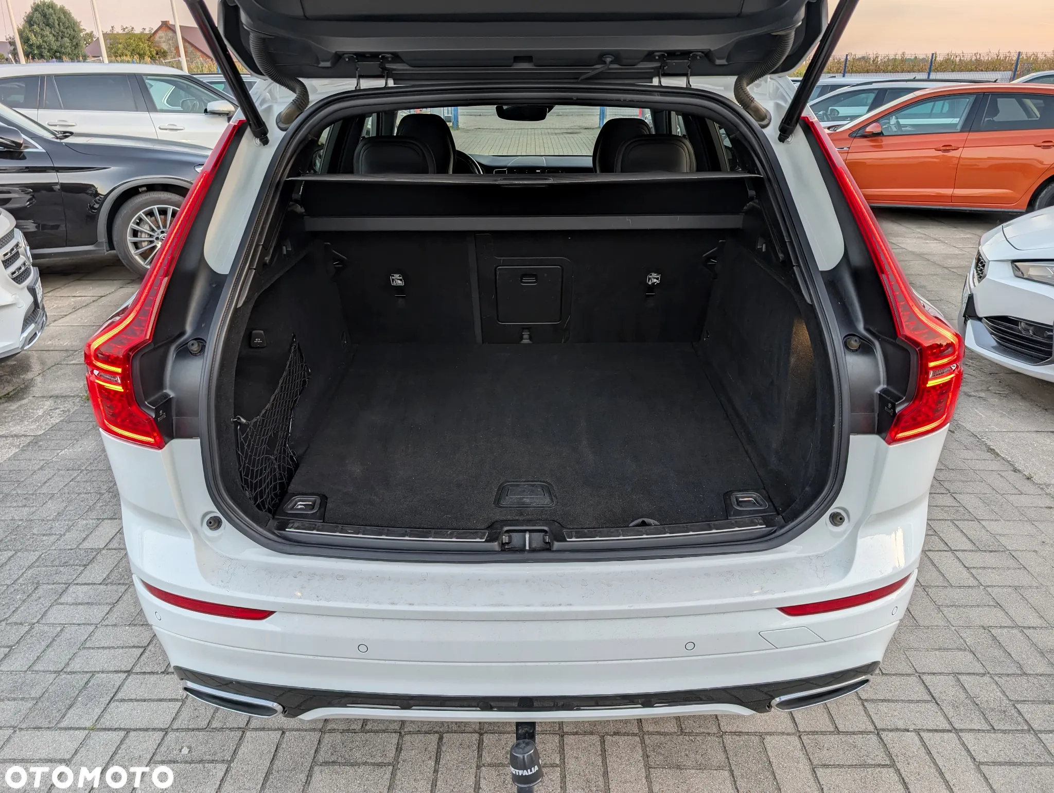 Volvo XC 60 B5 D AWD R-Design - 35