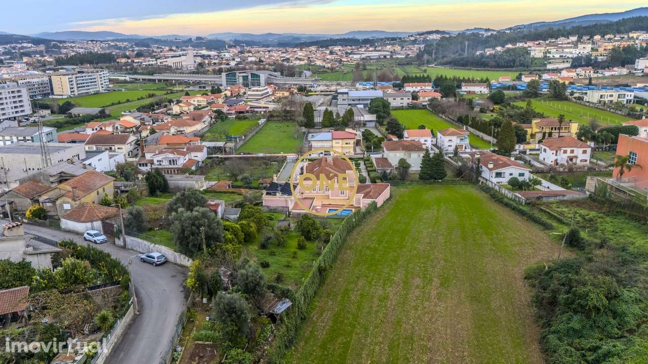 Moradia Térrea no Centro da Trofa com Piscina - Grande imagem: 4/55