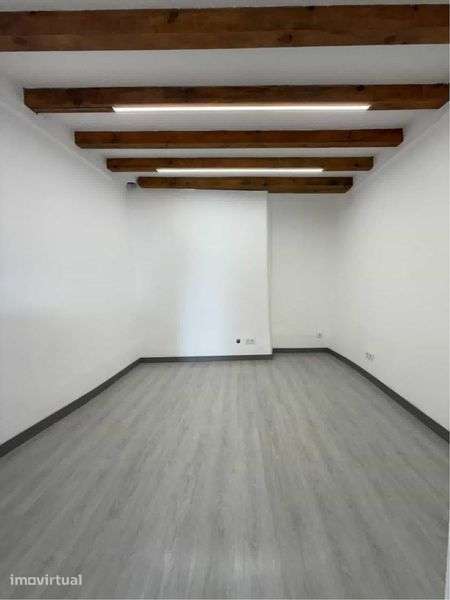 Moradia T2 Totalmente Remodelada – Carregueira, Torres Vedras - Grande imagem: 3/8