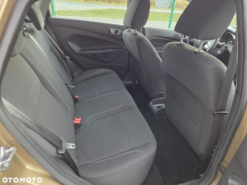Ford Fiesta 1.0 Champions Edition - 11