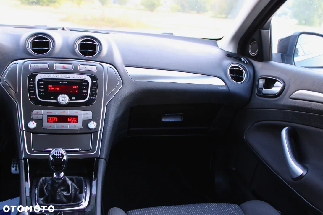 Ford Mondeo 2.0 TDCi Ambiente - 25