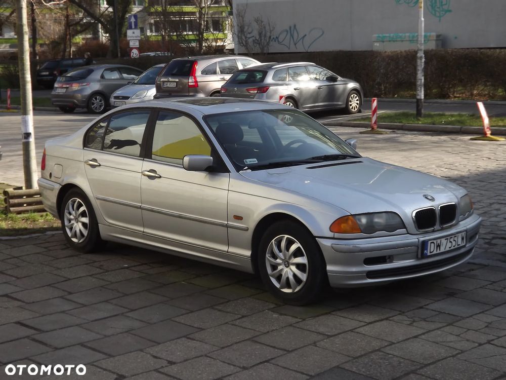 BMW Seria 3 318i - 1