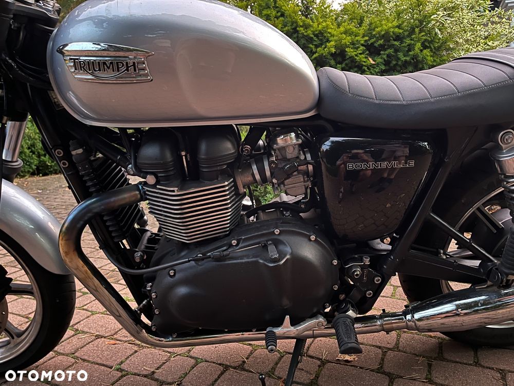 Triumph Bonneville - 11