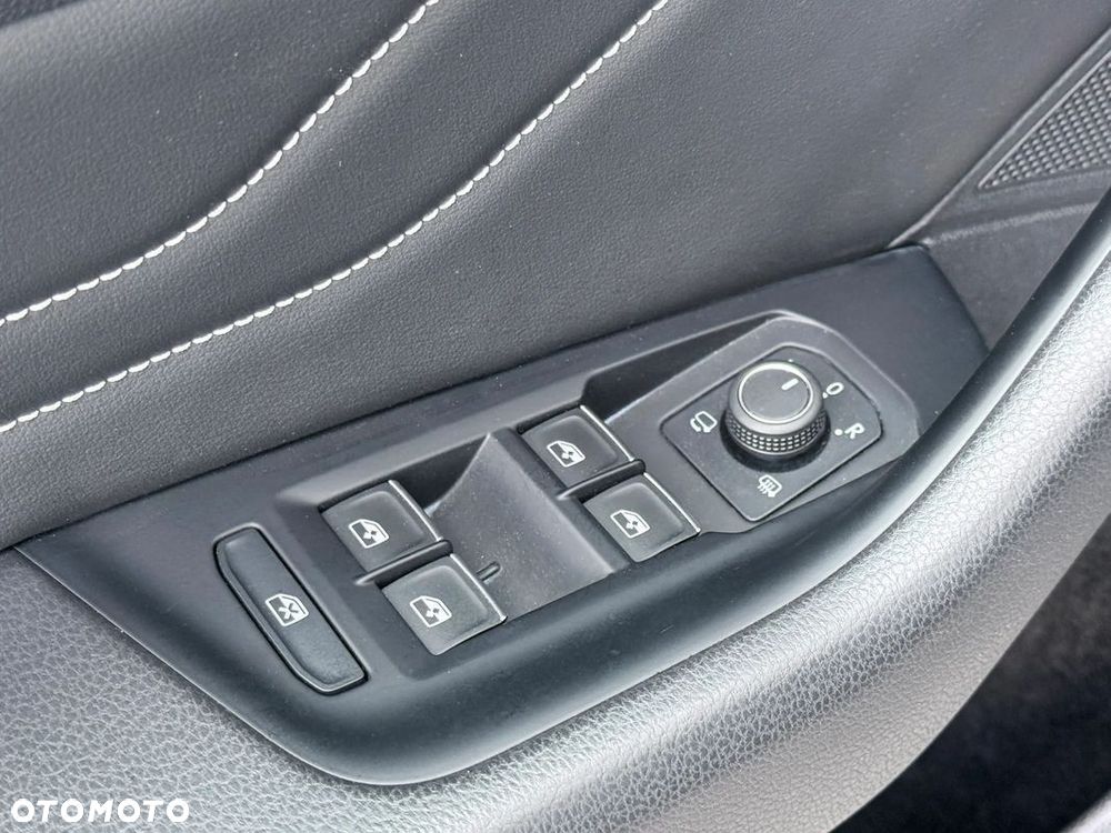 Volkswagen Passat Variant 2.0 TSI Elegance DSG - 22