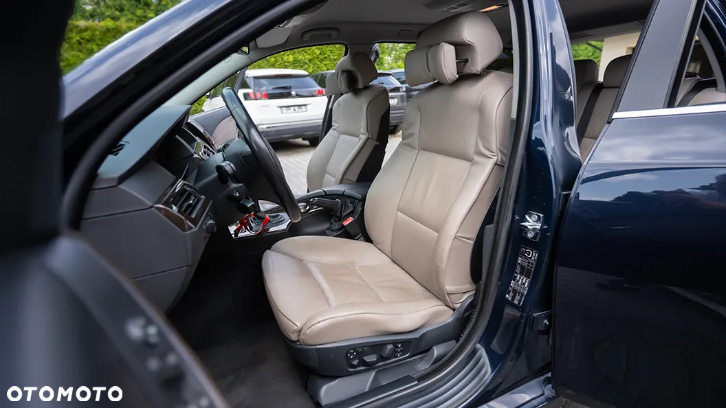BMW Seria 5 530i Touring - 30