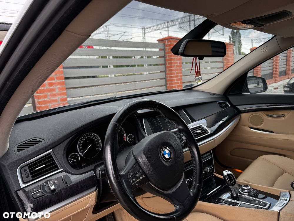 BMW Seria 5 550i - 8