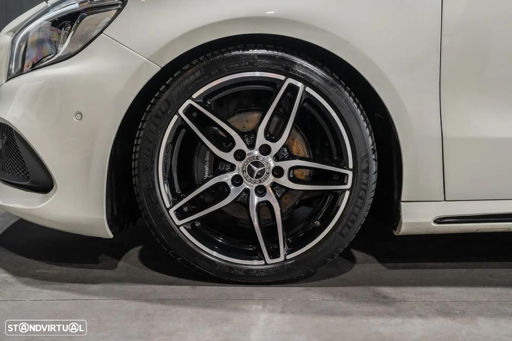 Mercedes-Benz A 180 AMG Line - 29