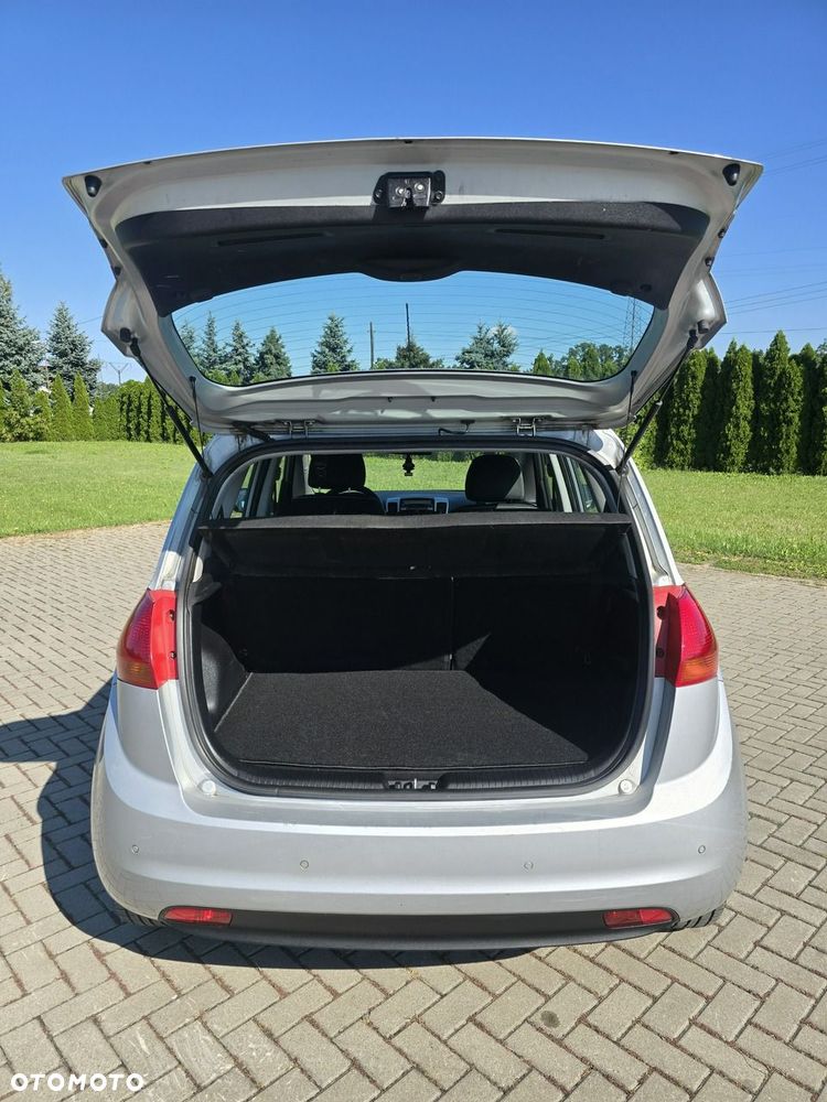 Kia Venga - 25