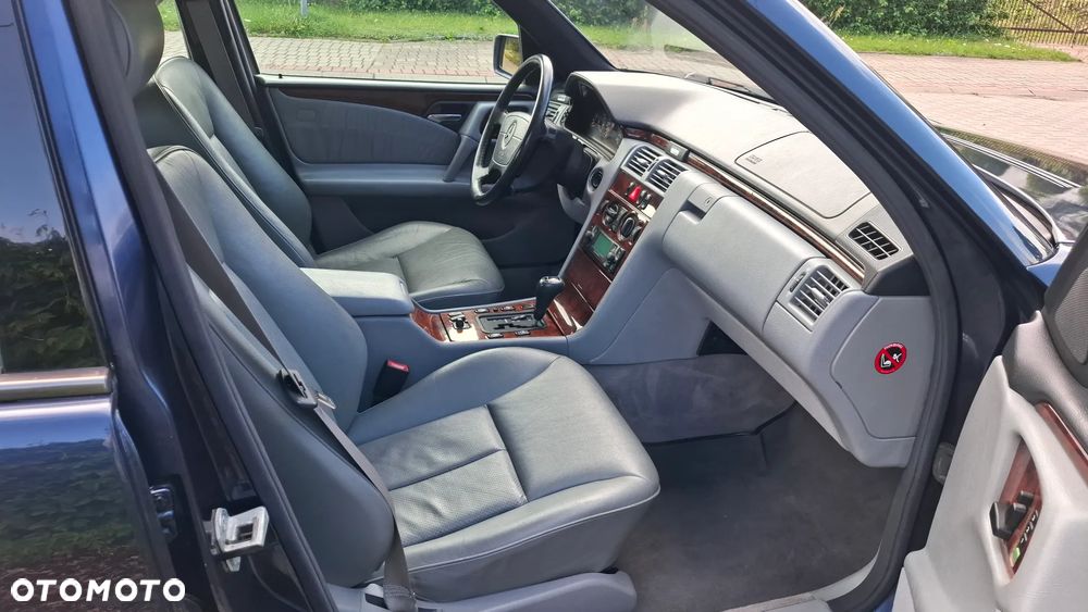 Mercedes-Benz Klasa E 280 4 Matic Elegance - 15