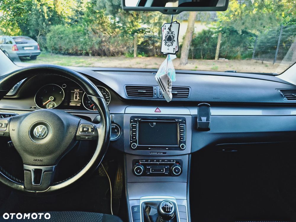 Volkswagen Passat 2.0 TDI Trendline - 17