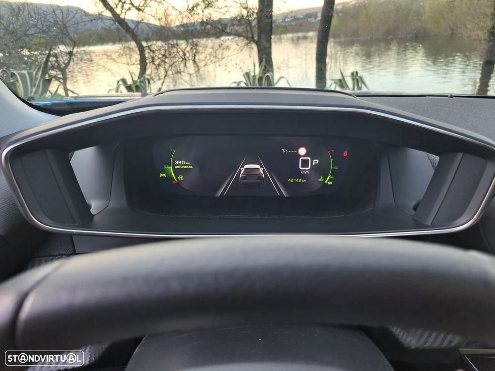 Peugeot 2008 1.5 BlueHDi Allure Pack EAT8 - 20