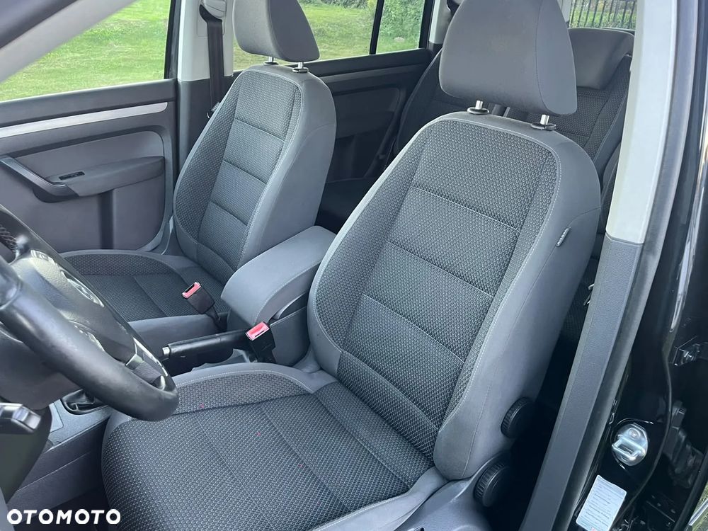 Volkswagen Touran - 13