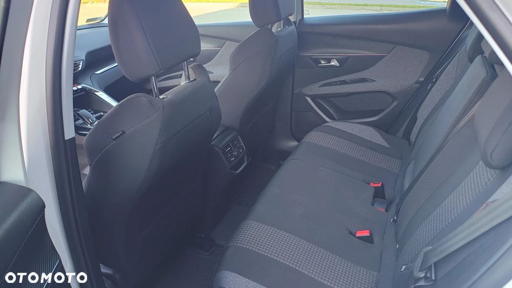 Peugeot 3008 1.2 PureTech Active S&S EAT6 - 10