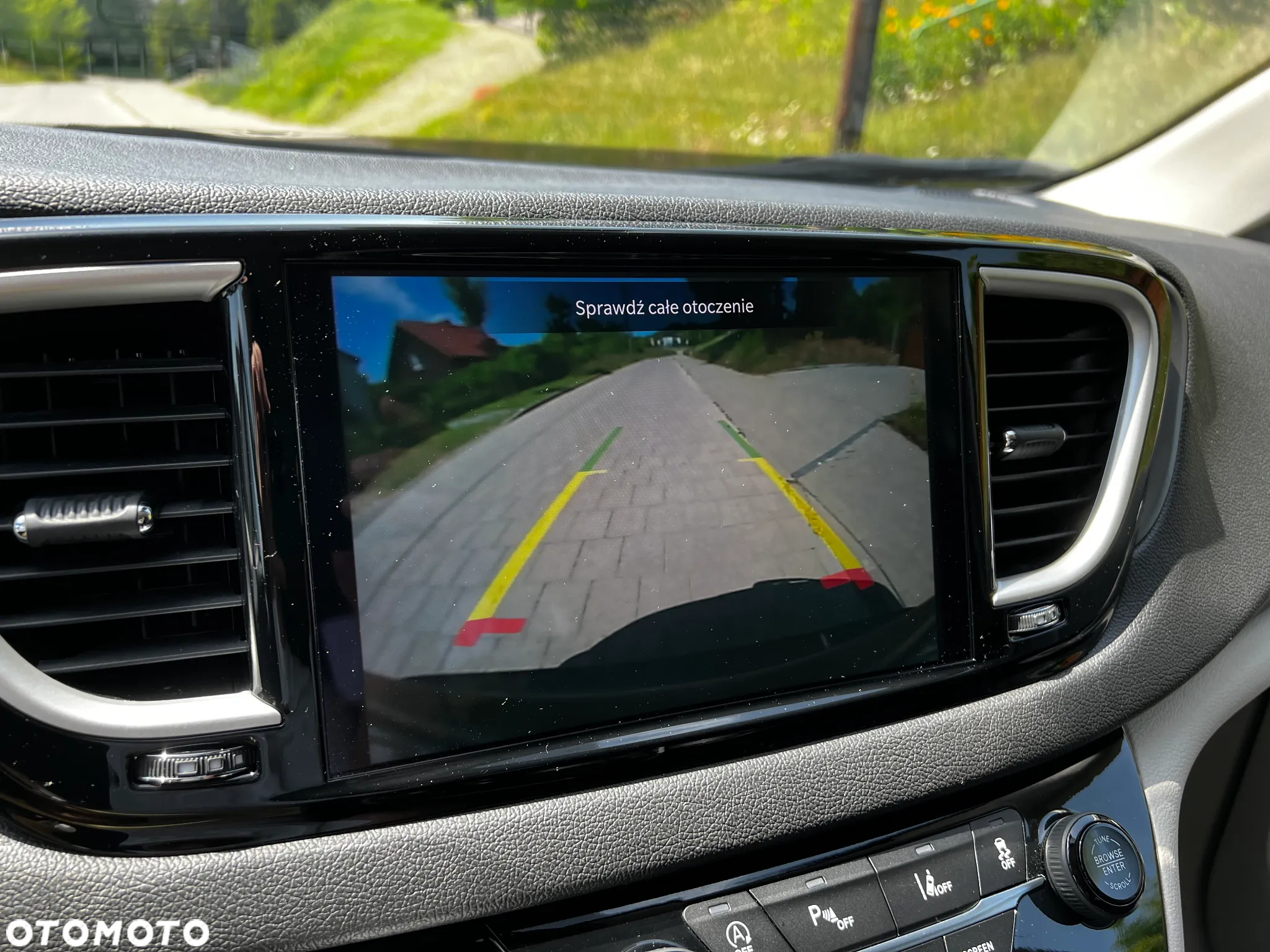 Chrysler Pacifica - 16