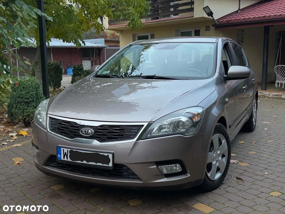 Kia Ceed - 24