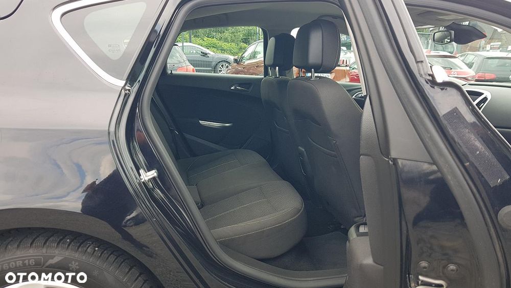 Opel Astra 1.6 Turbo Edition Sport - 27