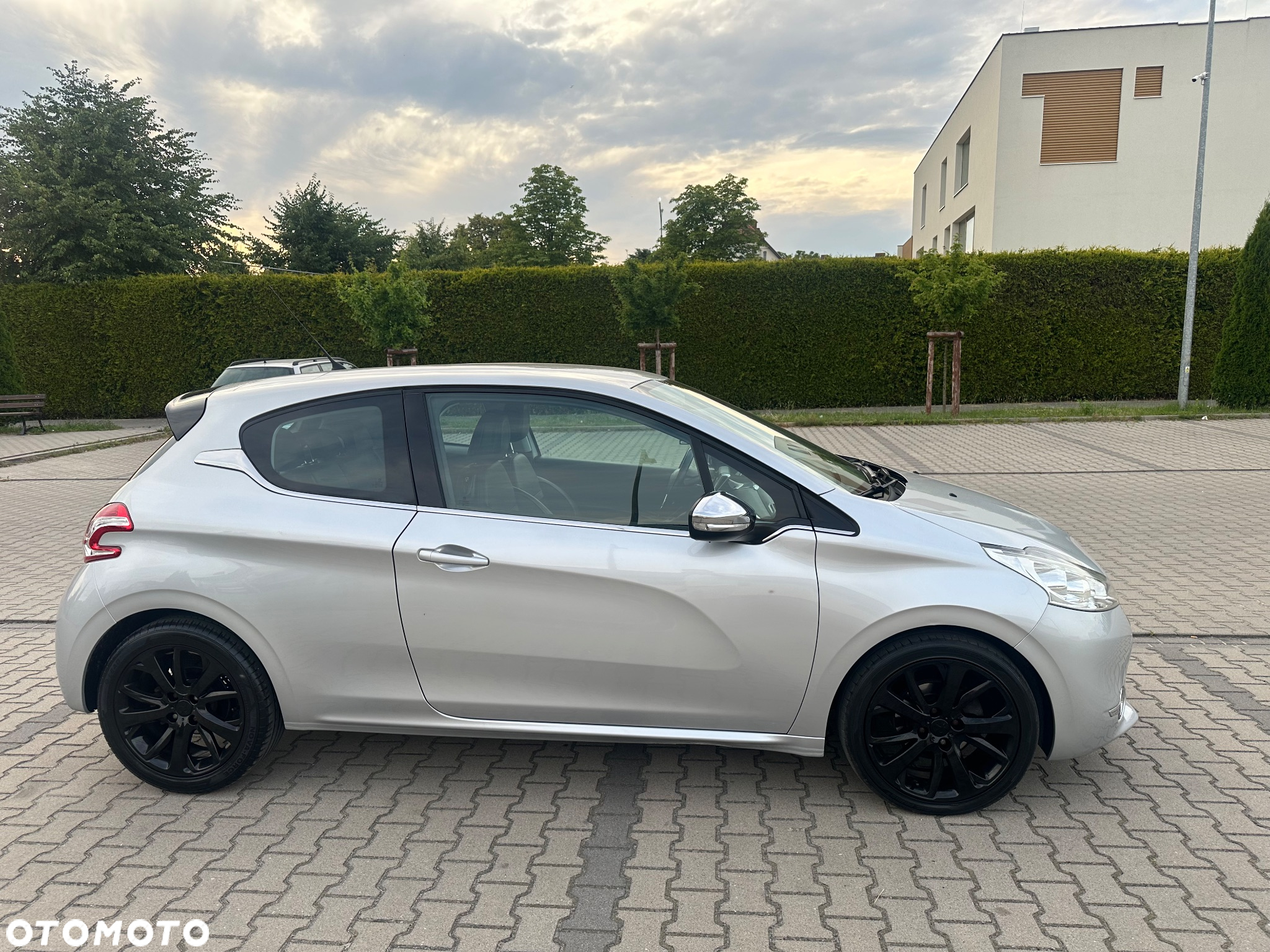 Peugeot 208 1.6 e-HDi Allure STT - 4