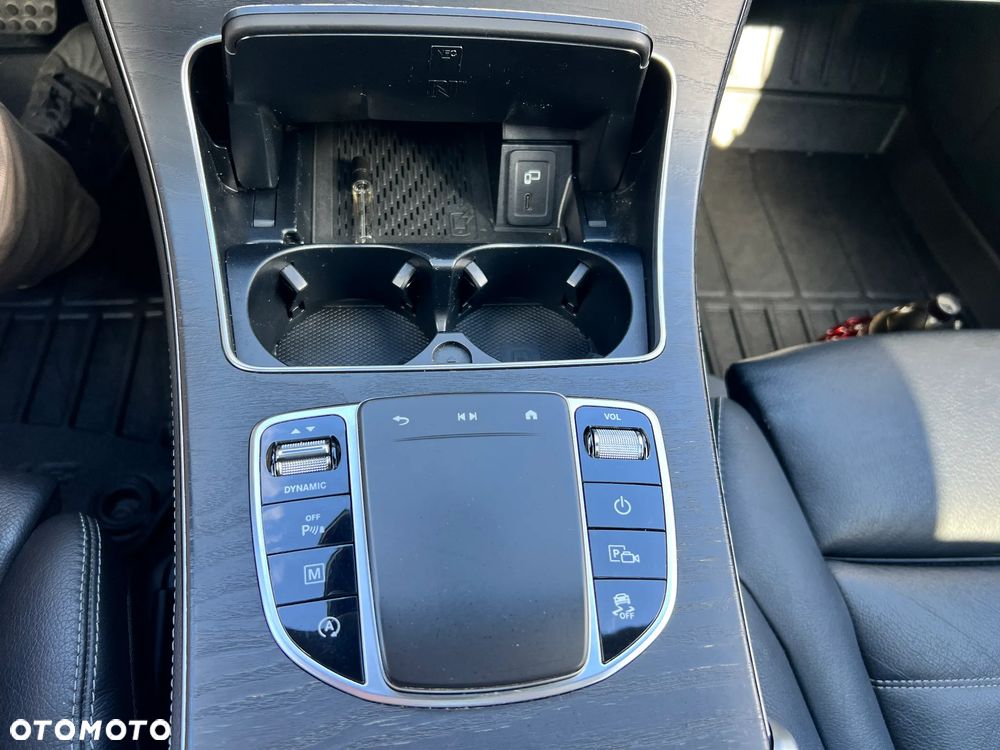 Mercedes-Benz GLC 300 d 4-Matic - 29
