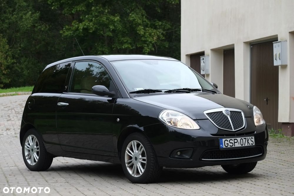 Lancia Ypsilon 1.4 8V Oro (4 os.) - 1