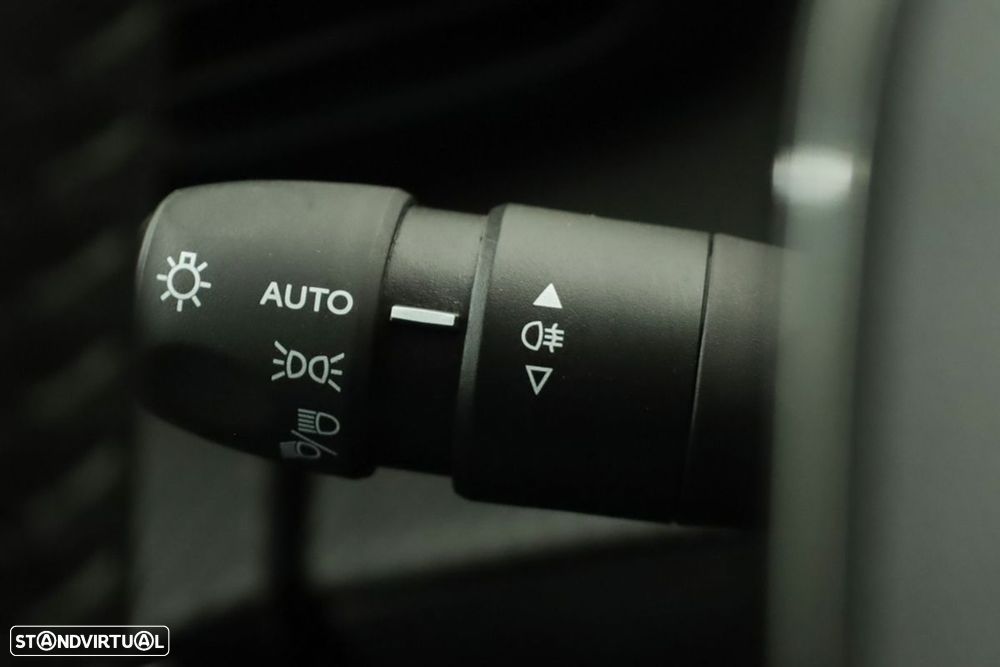 Peugeot 2008 1.2 PureTech Allure - 17