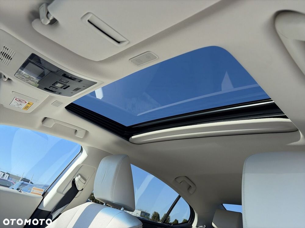 Lexus ES 300h Business Edition - 22