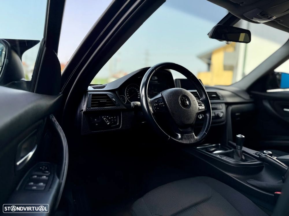 BMW 318 d Line Sport - 12