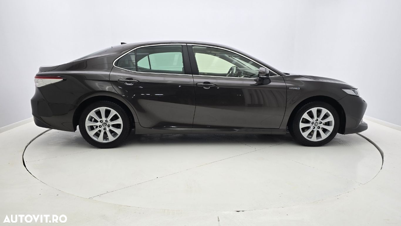 Toyota Camry - 6
