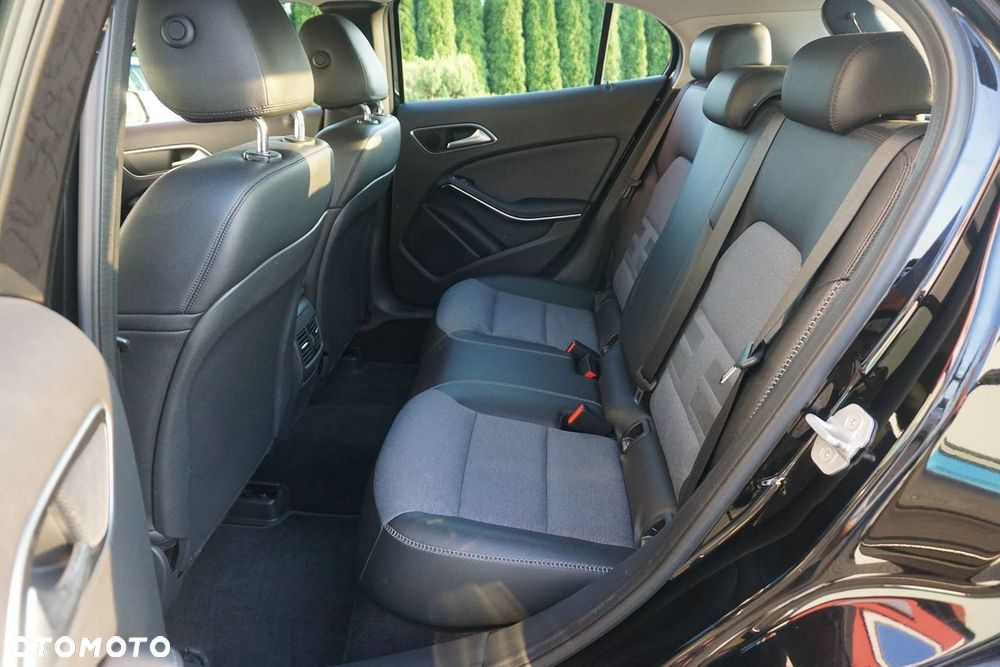 Mercedes-Benz GLA 200 7G-DCT Urban - 22