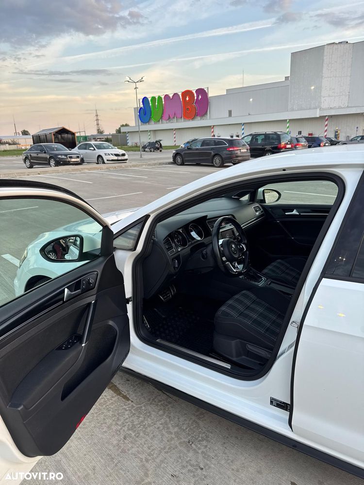 Volkswagen Golf - 10