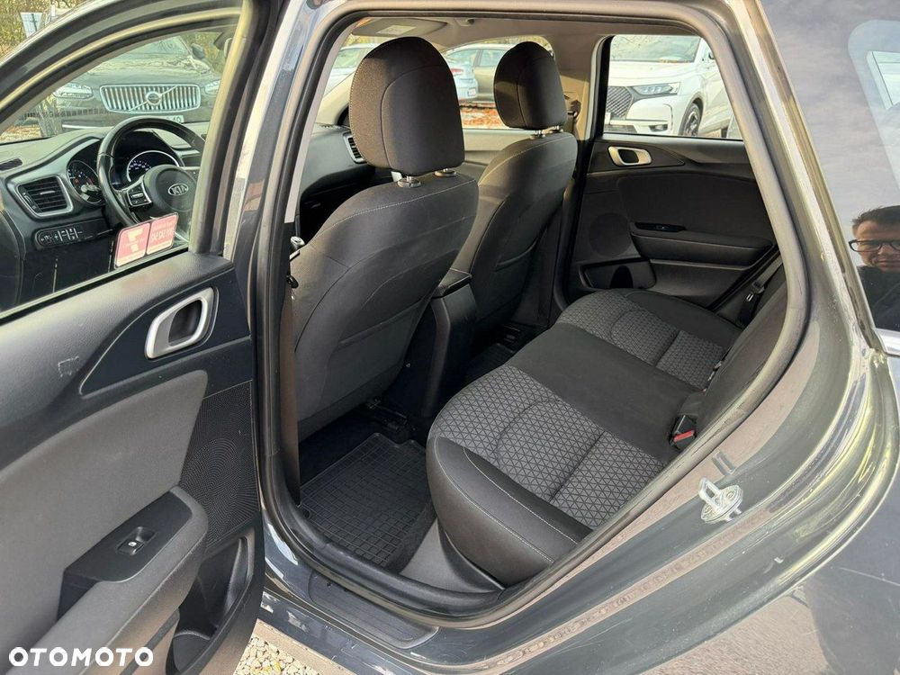 Kia Ceed - 27
