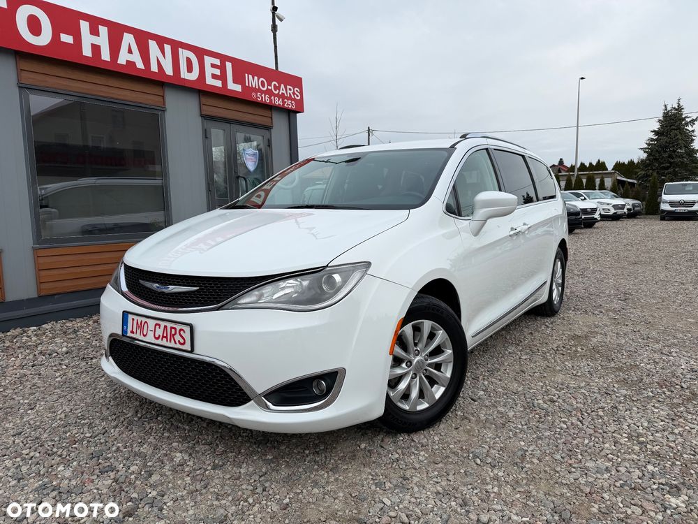 Chrysler Pacifica - 1